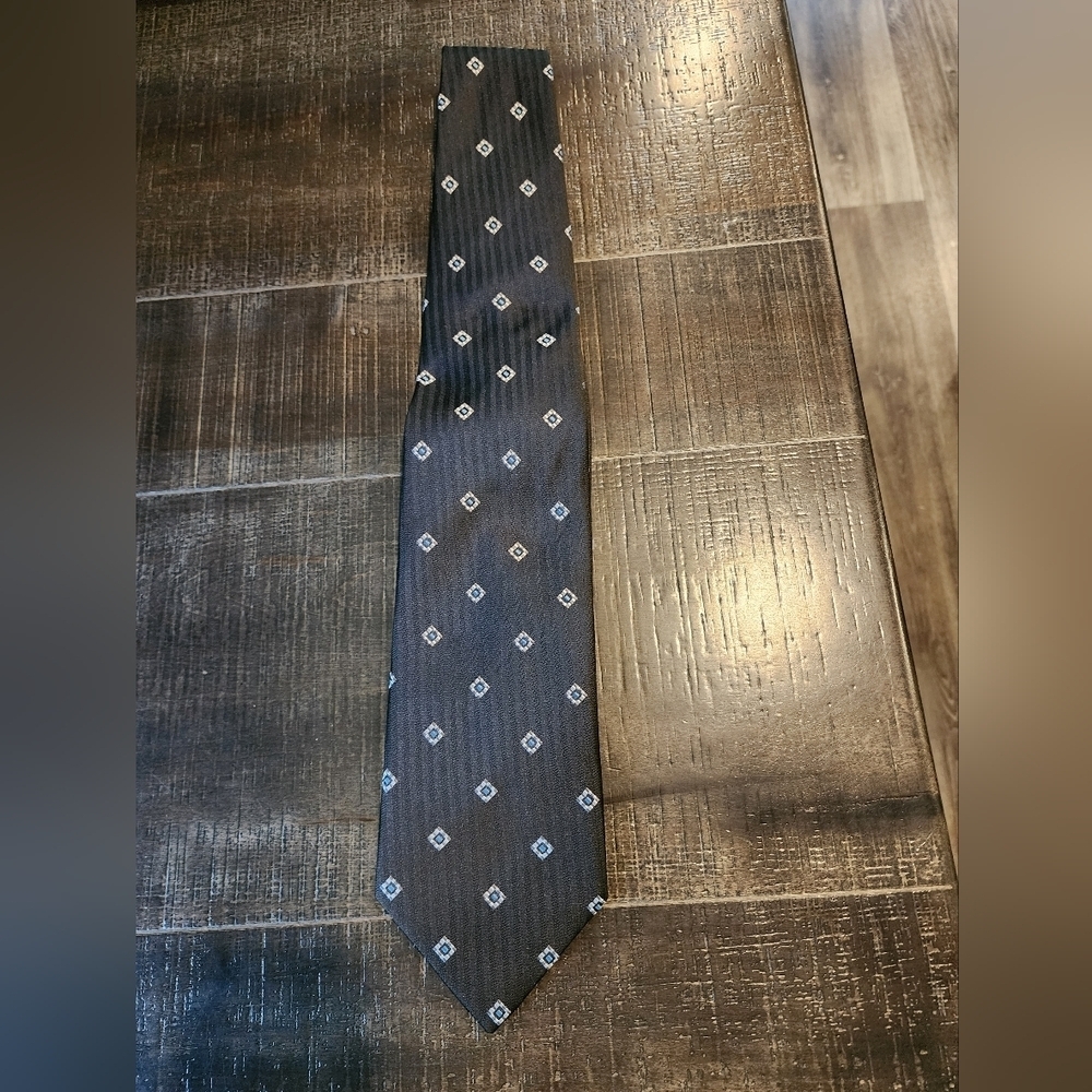 Cristian Panncci Elegant charcoal very light pinstripe in a grey/blue square